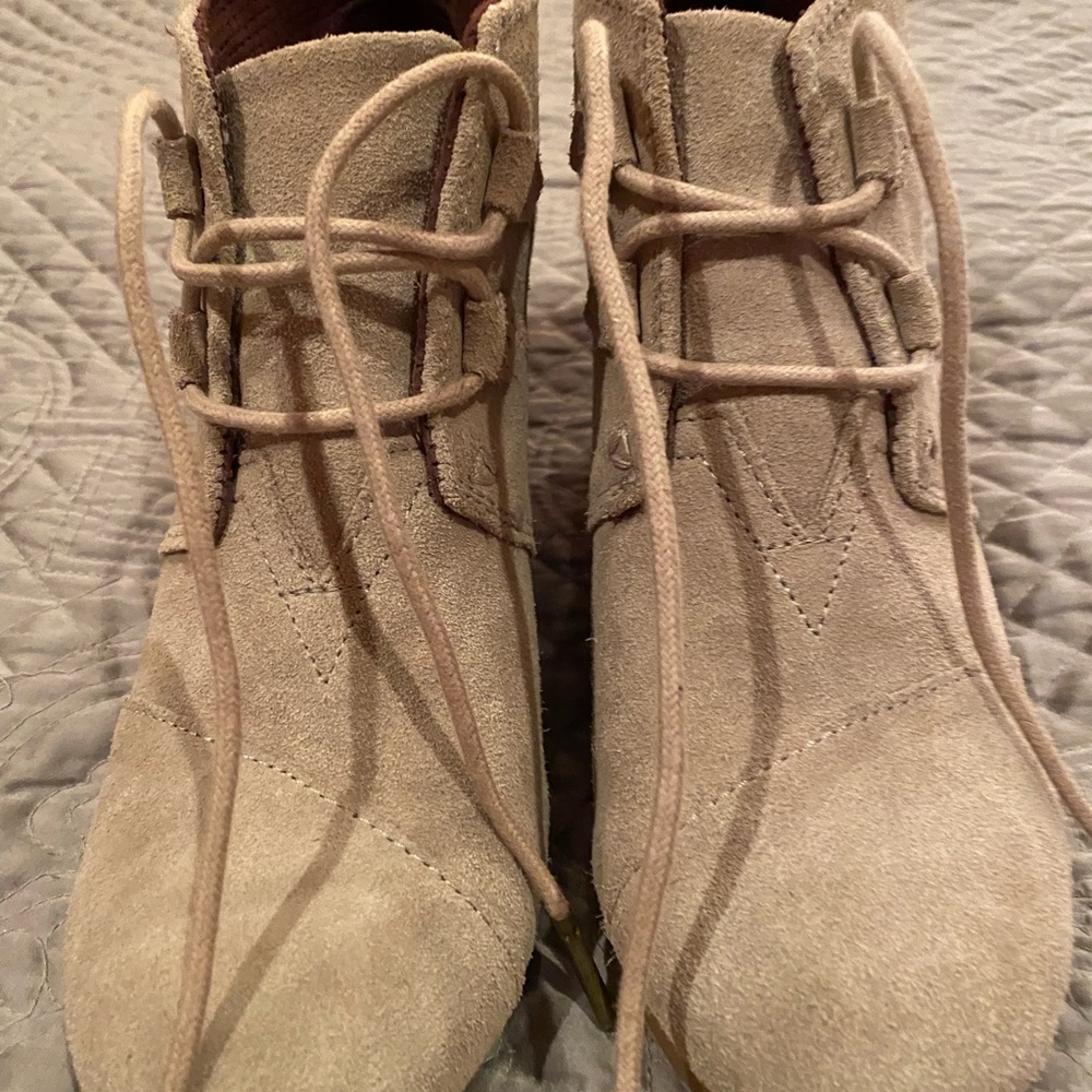 Tom’s Wedge boots